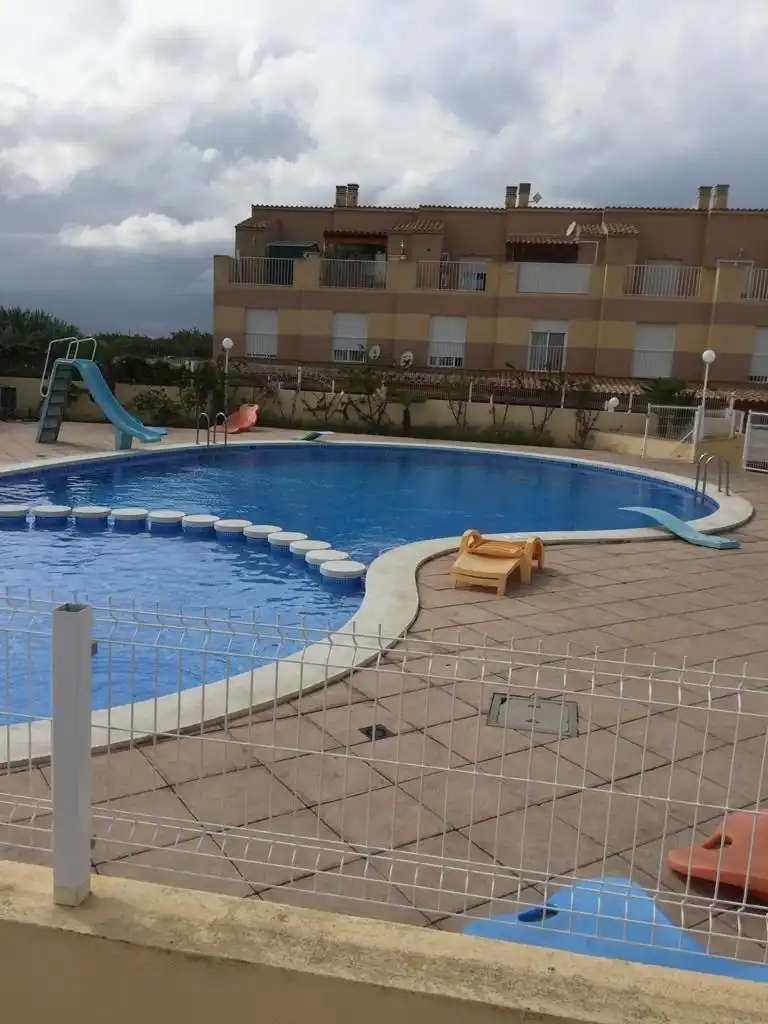Piscina de Casa adosada en venda en Almazora / Almassora amb Aire condicionat, Calefacció i Jardí privat