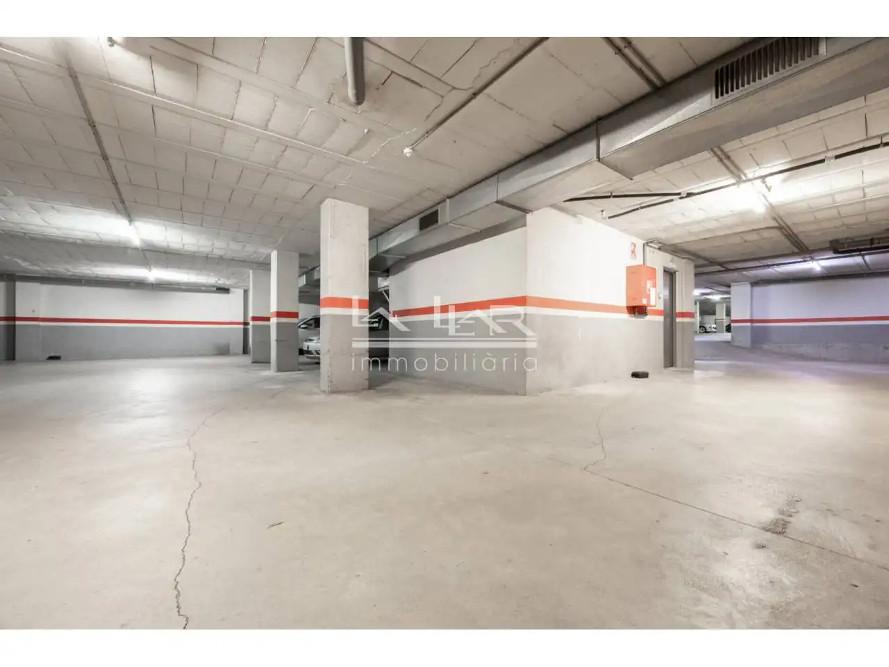 Parking of Flat for sale in Vic  with Heating, Parquet flooring and Storage room