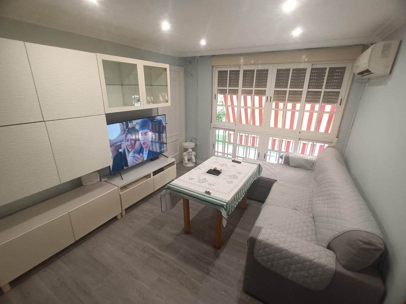 Living room of Flat for sale in  Sevilla Capital