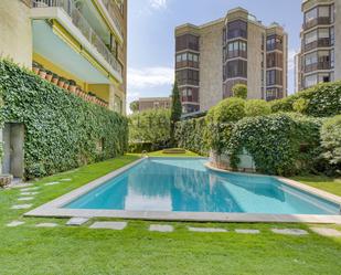 Swimming pool of Flat for sale in  Barcelona Capital  with Air Conditioner, Heating and Parquet flooring