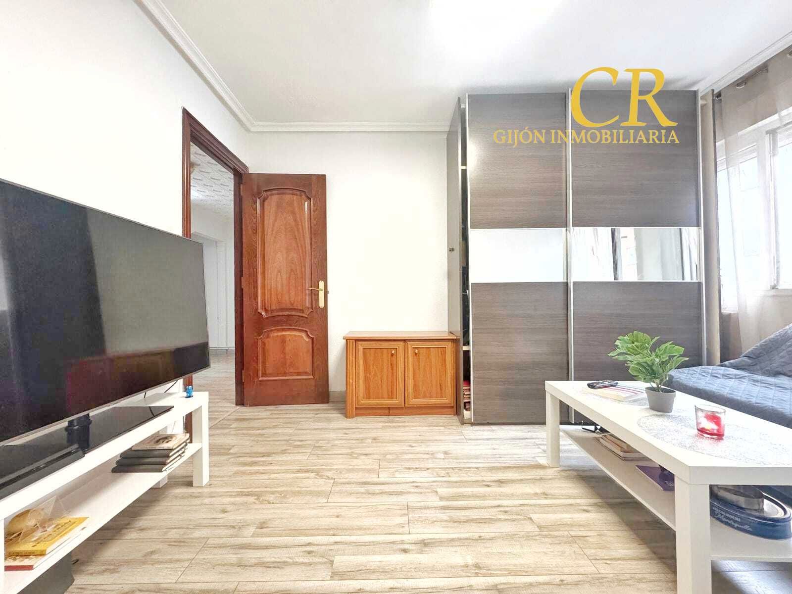 Sala d'estar de Pis en venda en Gijón  amb Calefacció, Moblat i Forn