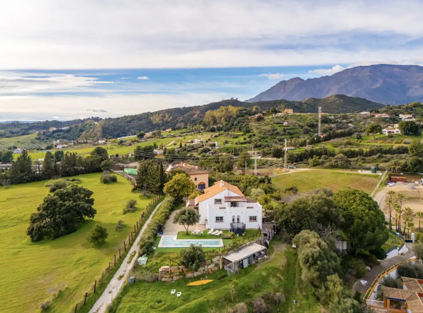 Vista exterior de Casa adosada en venta en Estepona con Calefacción, Jardín privado y Terraza