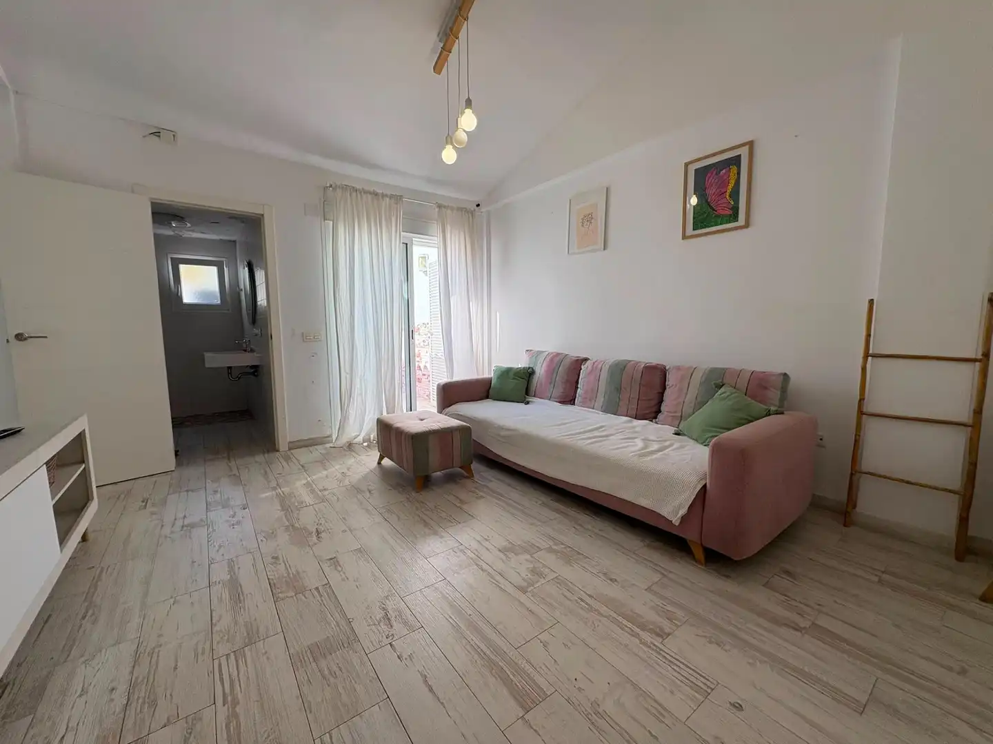 Sala d'estar de Casa adosada en venda en Los Barrios