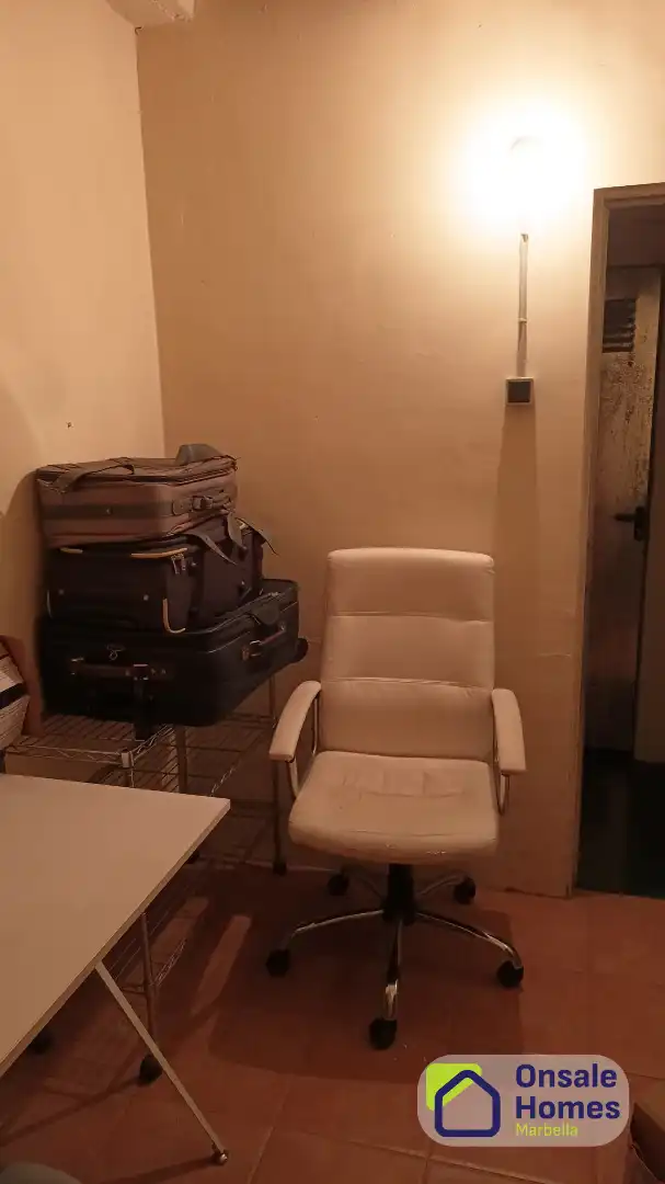 Schlafzimmer von Wohnung zum Verkauf in Marbella mit Abstellraum und Balkon