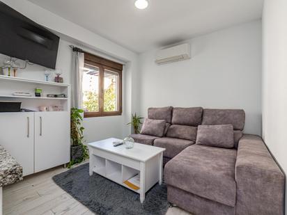 Living room of Flat for sale in  Granada Capital  with Air Conditioner and Heating