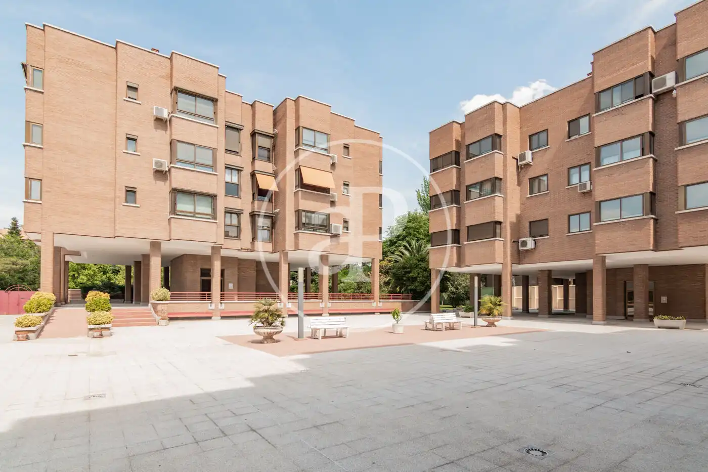 Vista exterior de Àtic de lloguer en Madrid amb Aire condicionat, Calefacció i Jardí privat