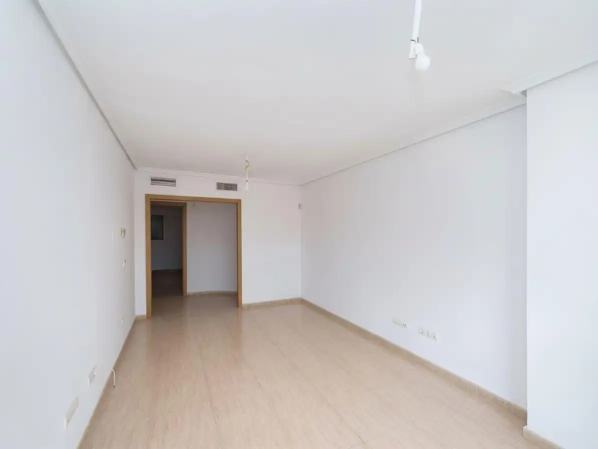Piso en venta en Alicante / Alacant con Terraza