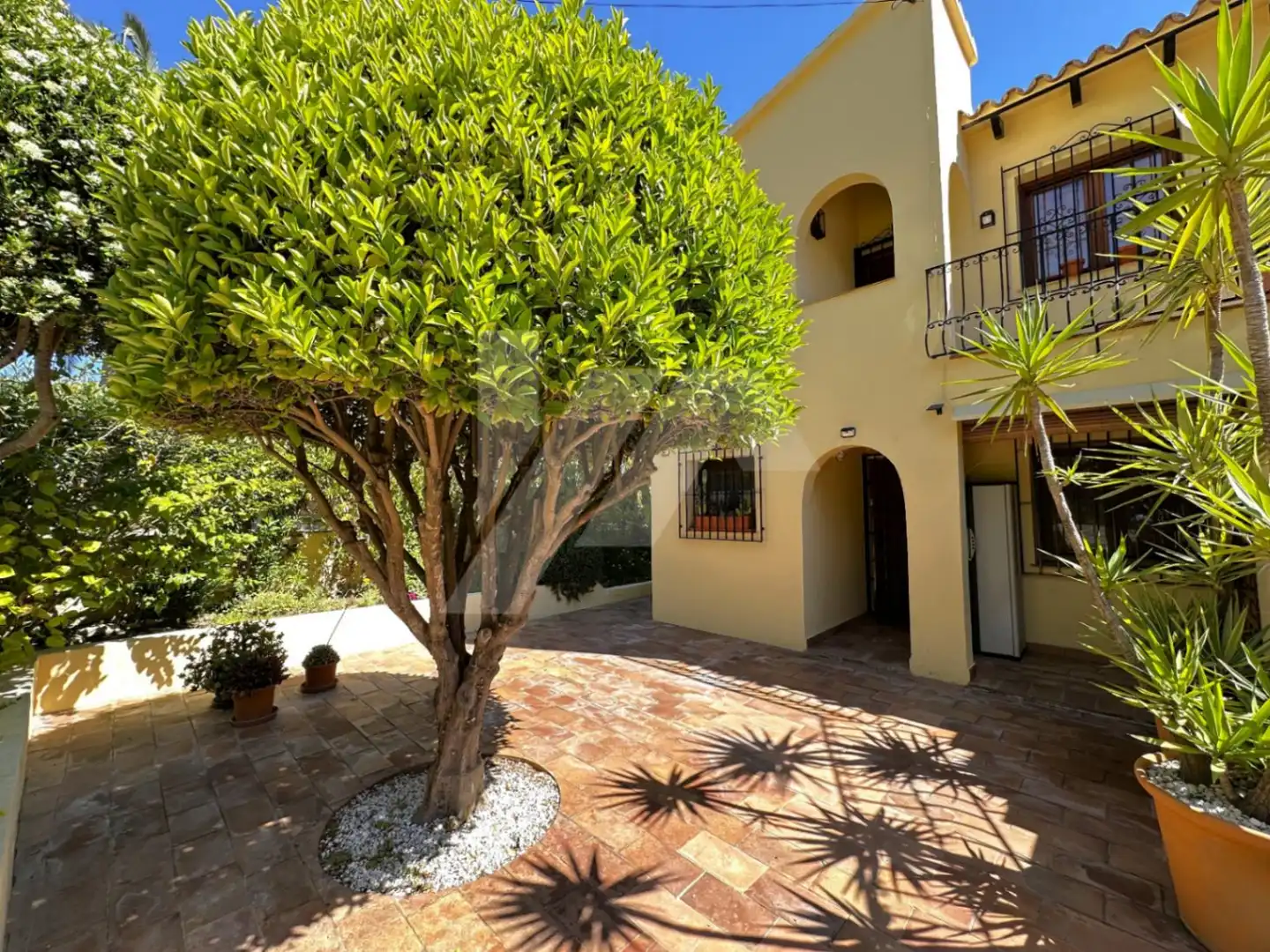 Außenansicht von Wohnungen zum Verkauf in Moraira mit Klimaanlage, Heizung und Privatgarten