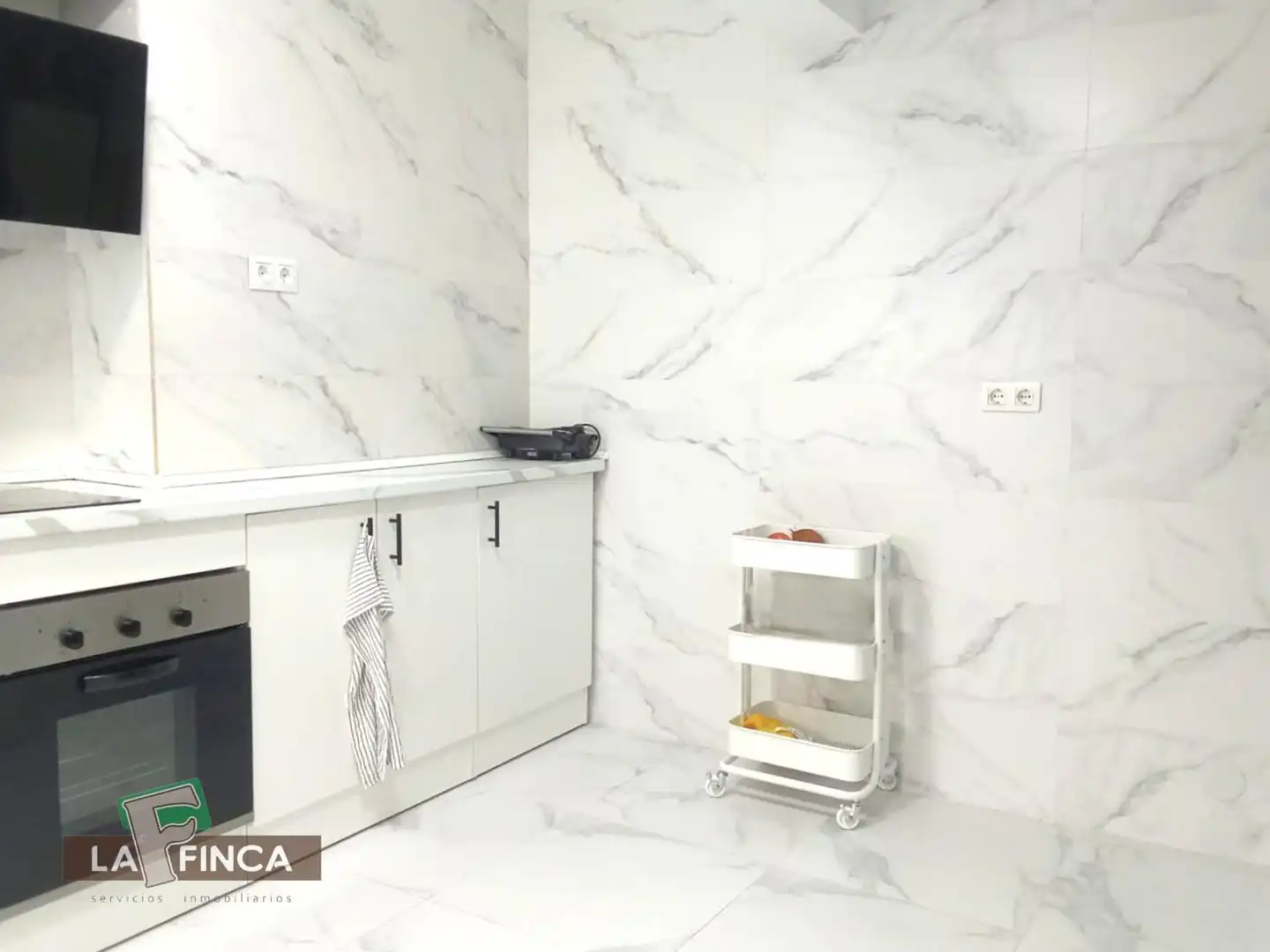 Bathroom of Flat for sale in Oviedo   with Heating and Furnished
