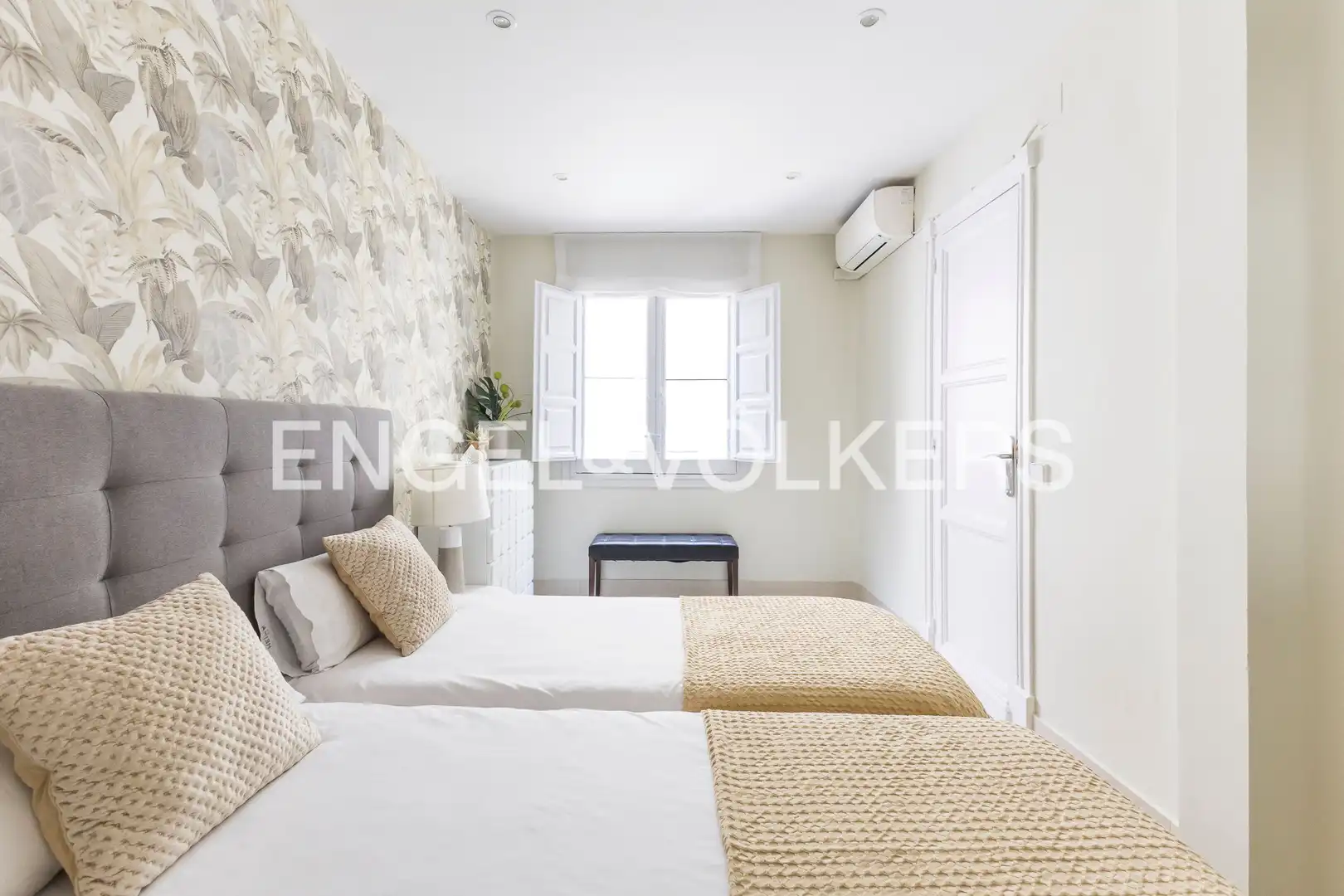 Schlafzimmer von Wohnung zur Miete in Madrid mit Klimaanlage, Heizung und Möbliert
