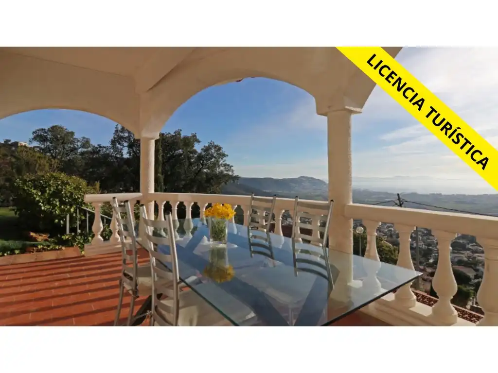 Casa en venta en Carrer Cadis 28