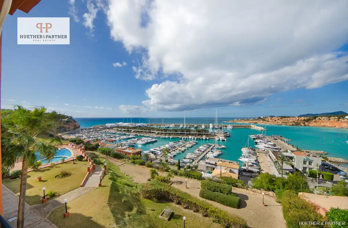 Flat with lift for sale in El Toro