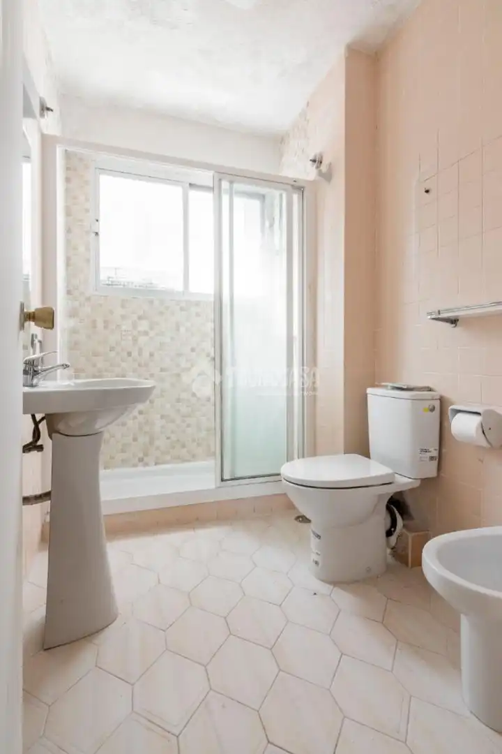 Badezimmer von Wohnung zum Verkauf in Madrid mit Klimaanlage