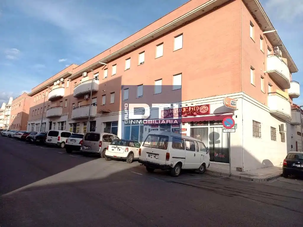 Local comercial en venta en Avenida Primero de Mayo