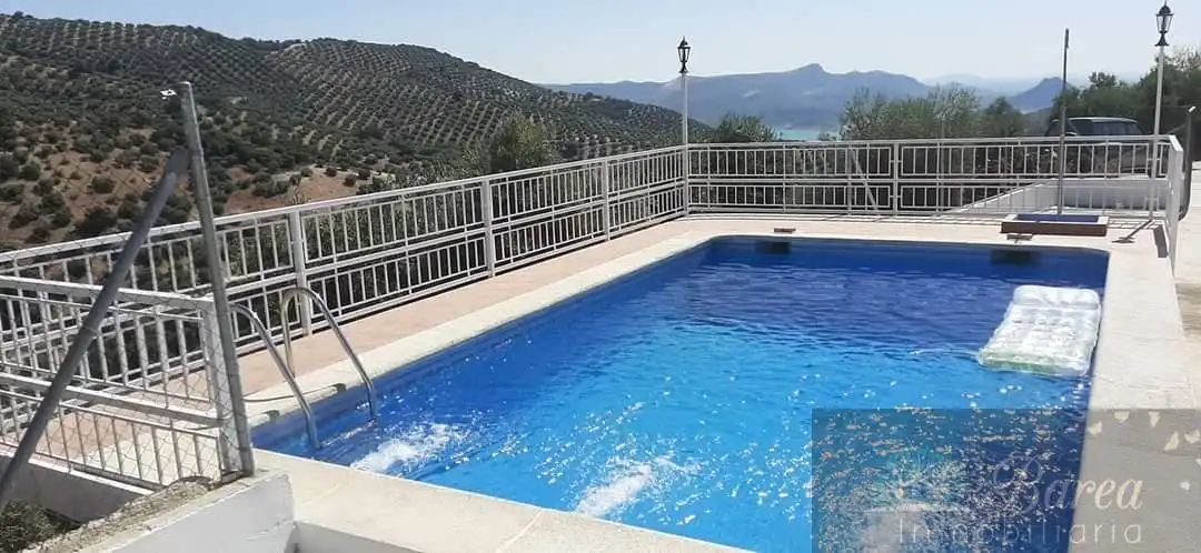 Piscina de Casa o xalet en venda en Iznájar amb Piscina