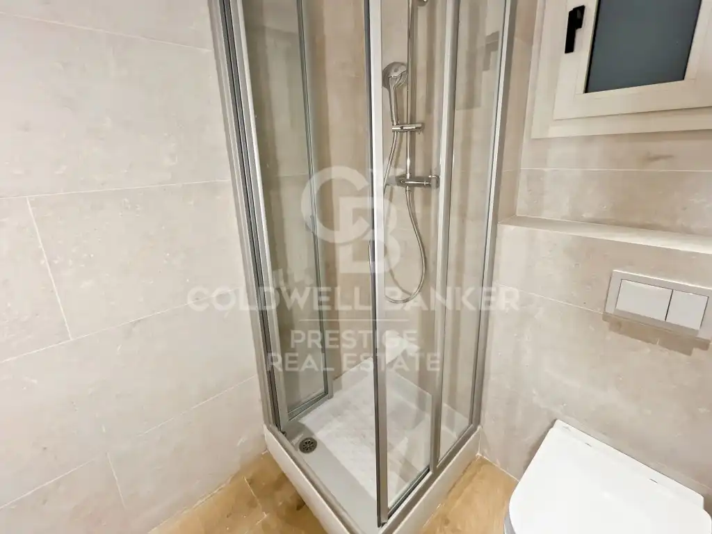Badezimmer von Wohnung zur Miete in Barcelona mit Klimaanlage