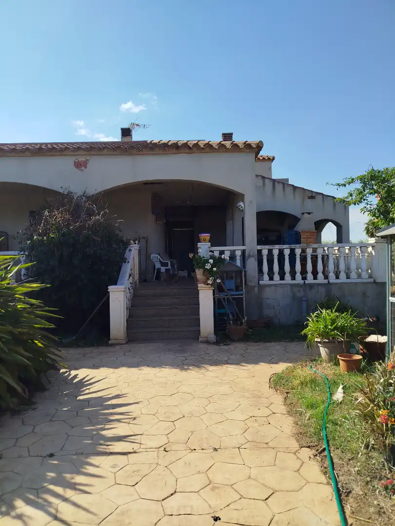 Vista exterior de Casa o xalet en venda en Benicarló amb Aire condicionat, Calefacció i Jardí privat