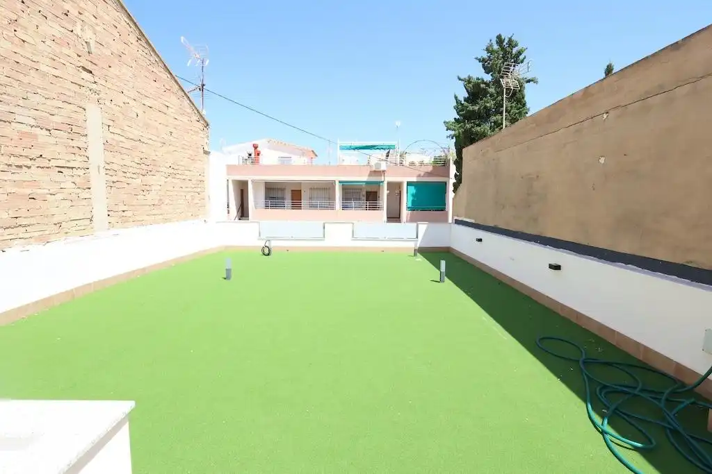 Terrasse von Einfamilien-Reihenhaus zur Miete in Pilar de la Horadada mit Klimaanlage, Heizung und Möbliert