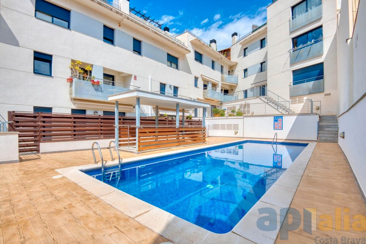 Piscina de Dúplex en venta en Sant Feliu de Guíxols con Aire acondicionado, Calefacción y Terraza