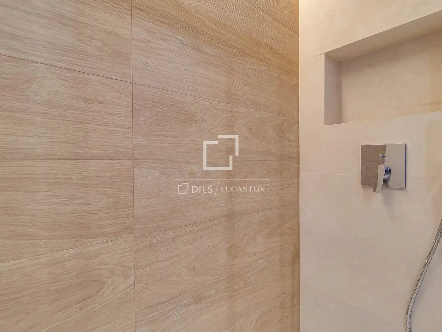 Bathroom of Flat for rent in Barcelona  with Air Conditioner and Parquet flooring