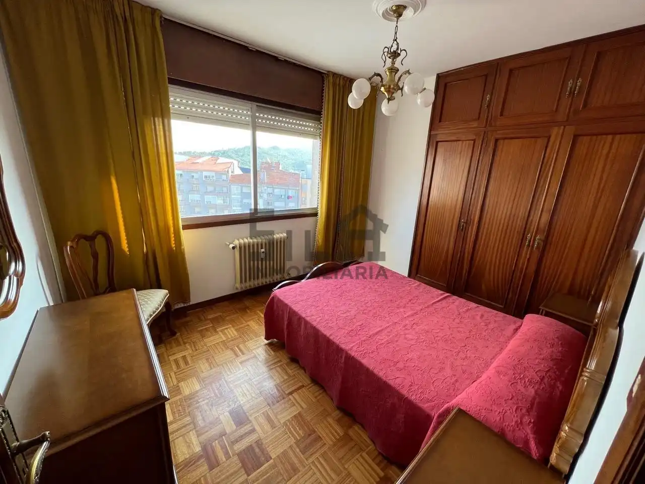 Schlafzimmer von Wohnung zur Miete in Ourense Capital  mit Heizung, Parkett und Möbliert