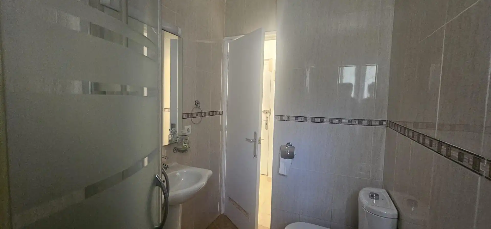 Baño de Apartamento en venta en Benalmádena