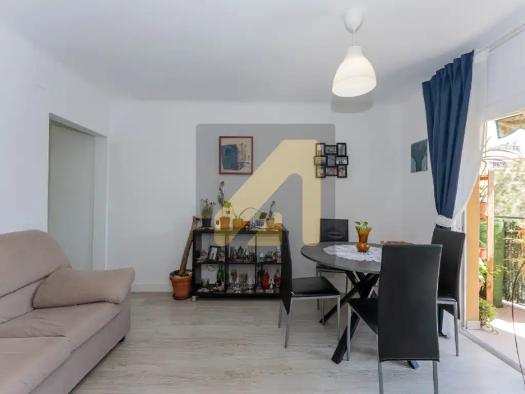 Sala d'estar de Apartament en venda en L'Hospitalet de Llobregat