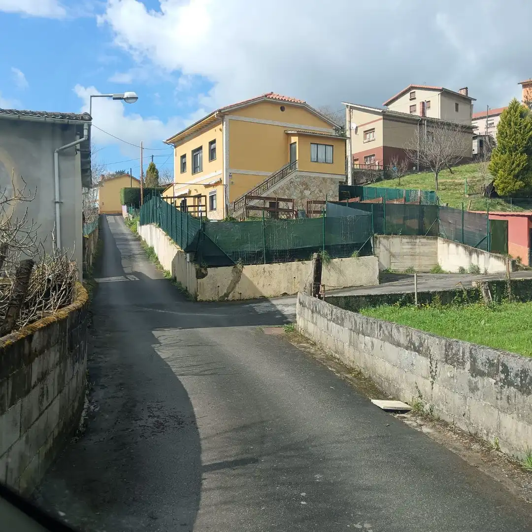 Vista exterior de Casa o xalet en venda en Siero amb Calefacció, Traster i Piscina