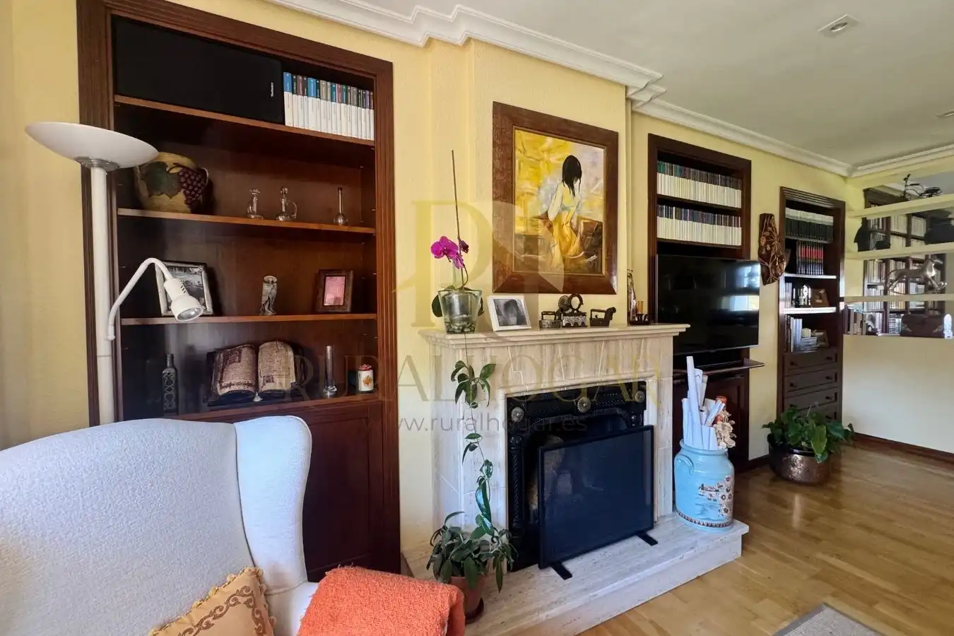 Sala de estar de Casa o chalet en venta en Santovenia de la Valdoncina con Calefacción, Jardín privado y Parquet