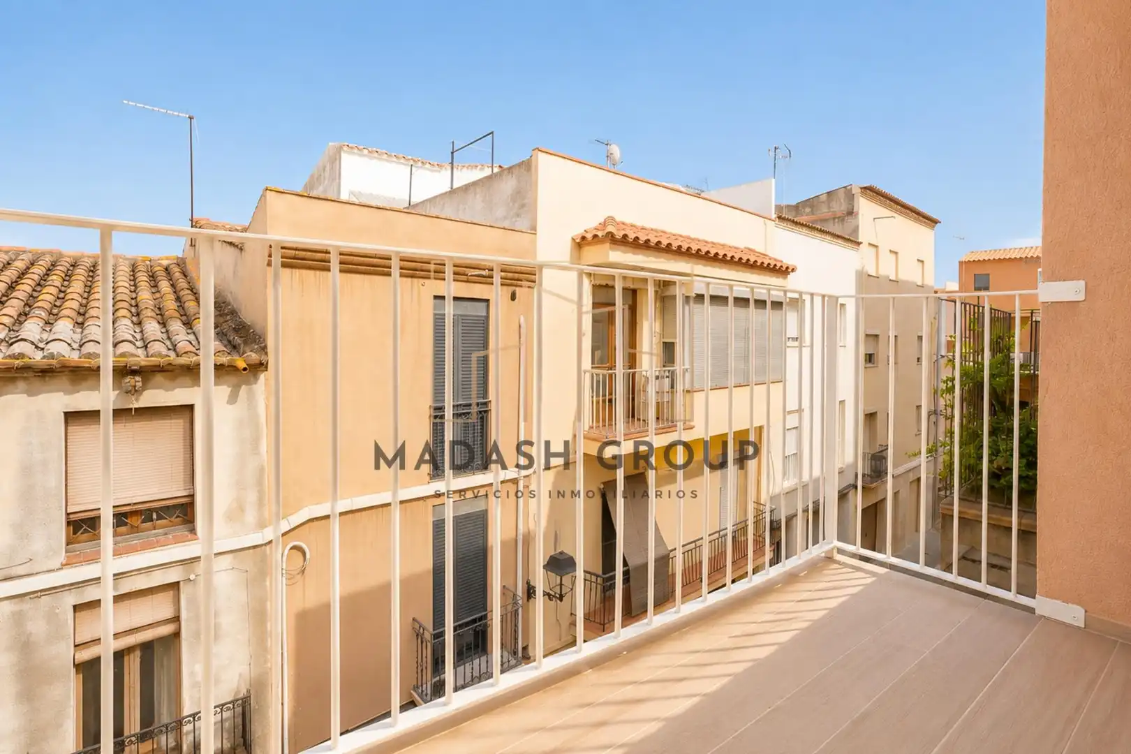 Vista exterior de Casa adosada en venda en La Canonja amb Aire condicionat, Calefacció i Jardí privat