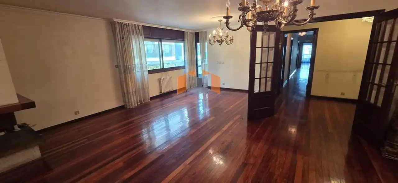 Vista exterior de Piso en venta en Vigo  con Calefacción, Parquet y Terraza