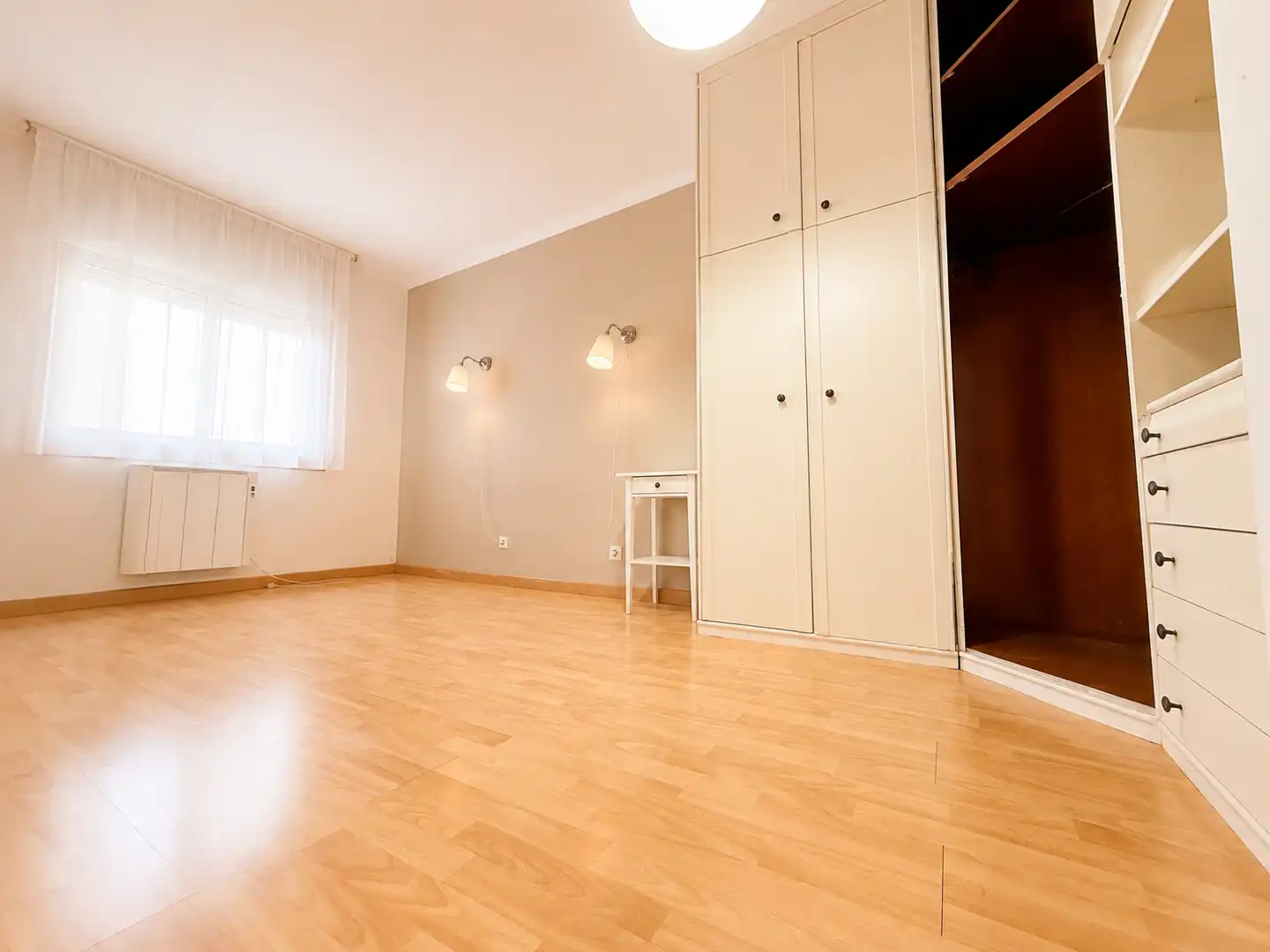Dormitori de Pis en venda en Santa Coloma de Gramenet amb Aire condicionat, Parquet i Balcó