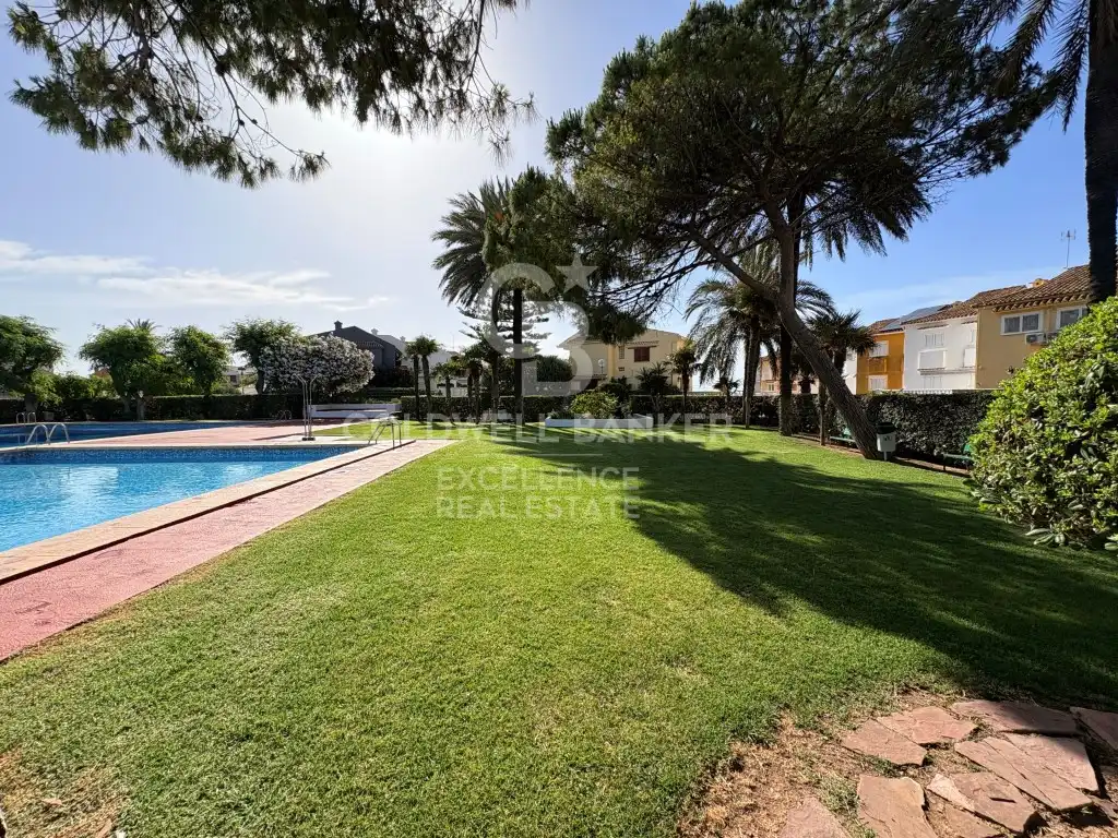 Vista exterior de Planta baja en venta en El Puig de Santa Maria con Jardín privado, Piscina y Horno