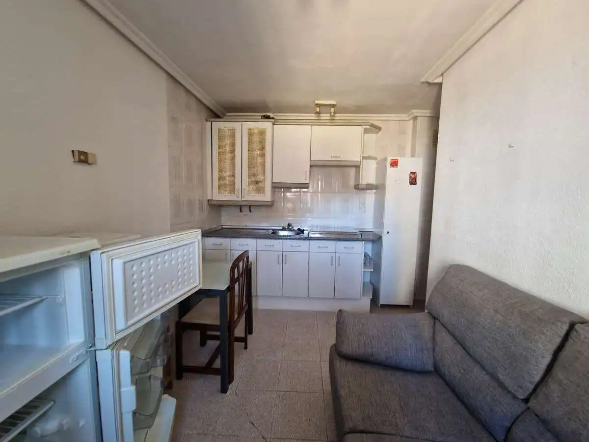 Cuina de Apartament de lloguer en Salamanca amb Calefacció i Moblat