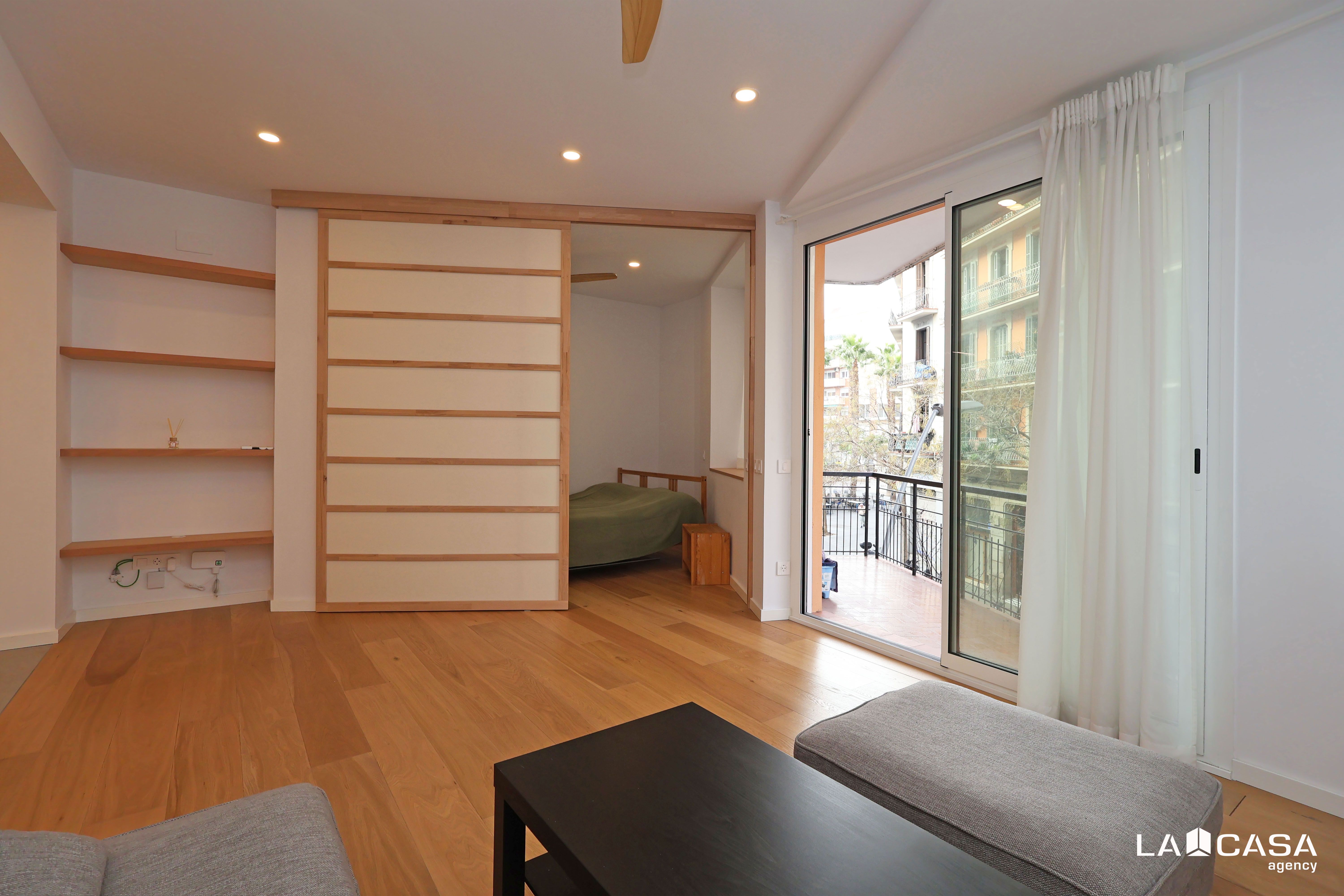 Dormitori de Pis en venda en  Barcelona Capital amb Balcó
