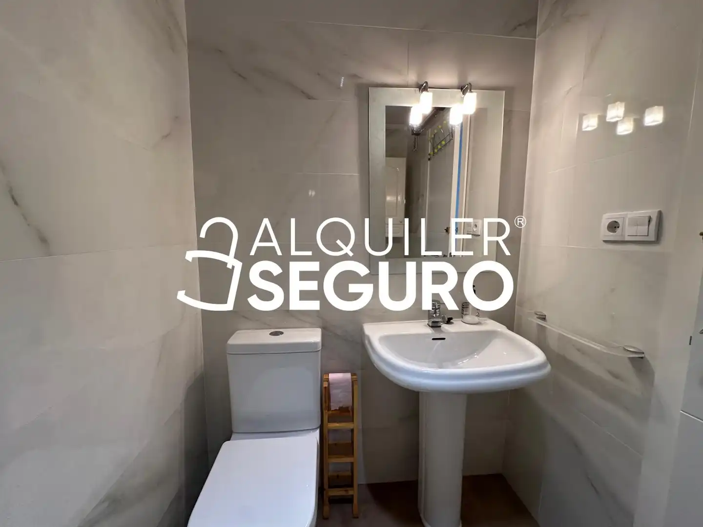 Bathroom of Flat for rent in Torrent  with Air Conditioner, Terrace and Furnished