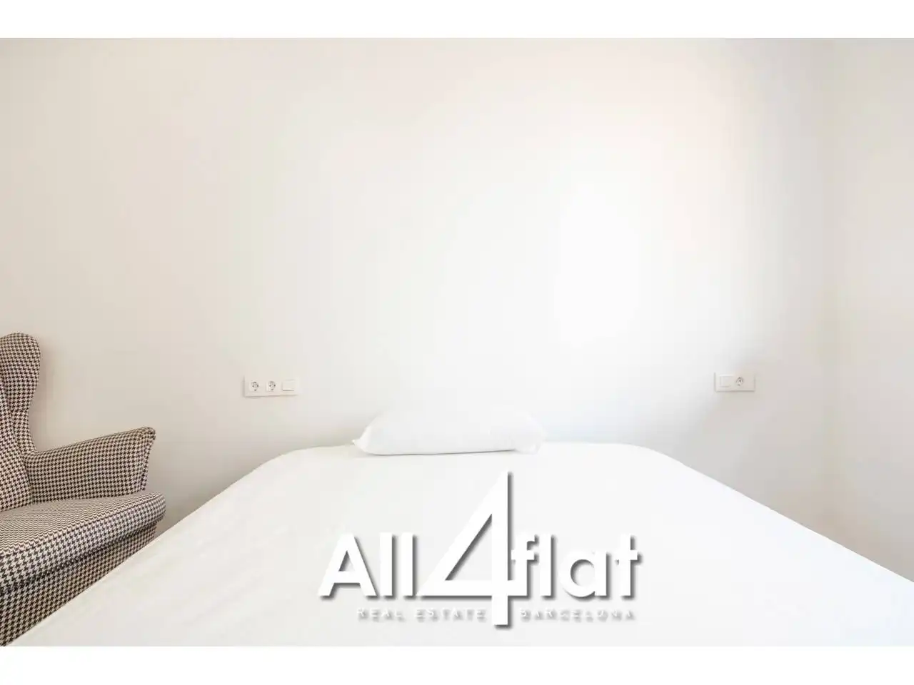 Bedroom of Flat for rent in Barcelona  with Air Conditioner and Alarm
