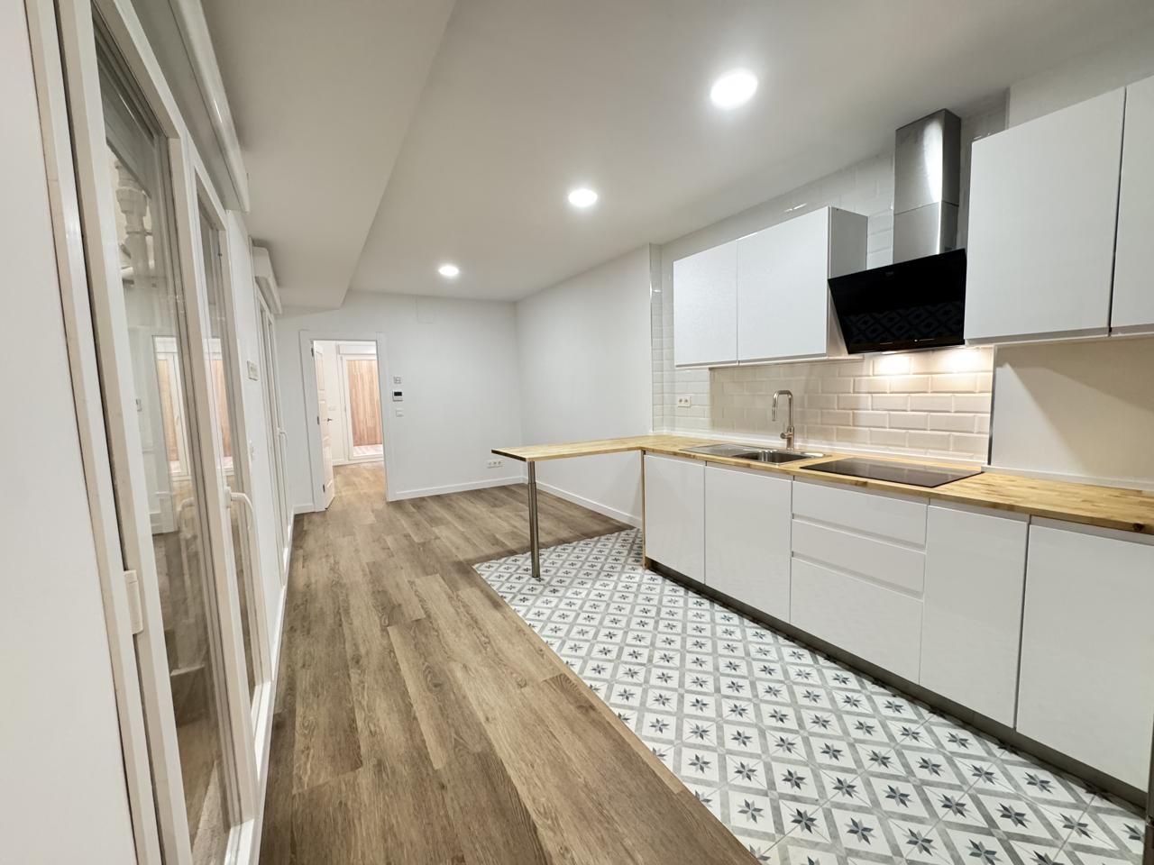 Kitchen of Flat for sale in  Zaragoza Capital  with Air Conditioner, Heating and Terrace