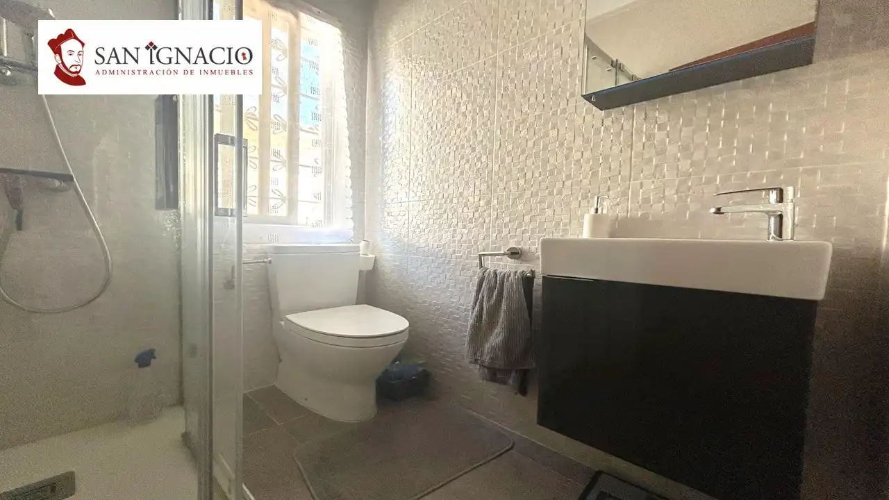 Baño de Casa o chalet en venta en Villarcayo de Merindad de Castilla la Vieja con Calefacción, Jardín privado y Piscina
