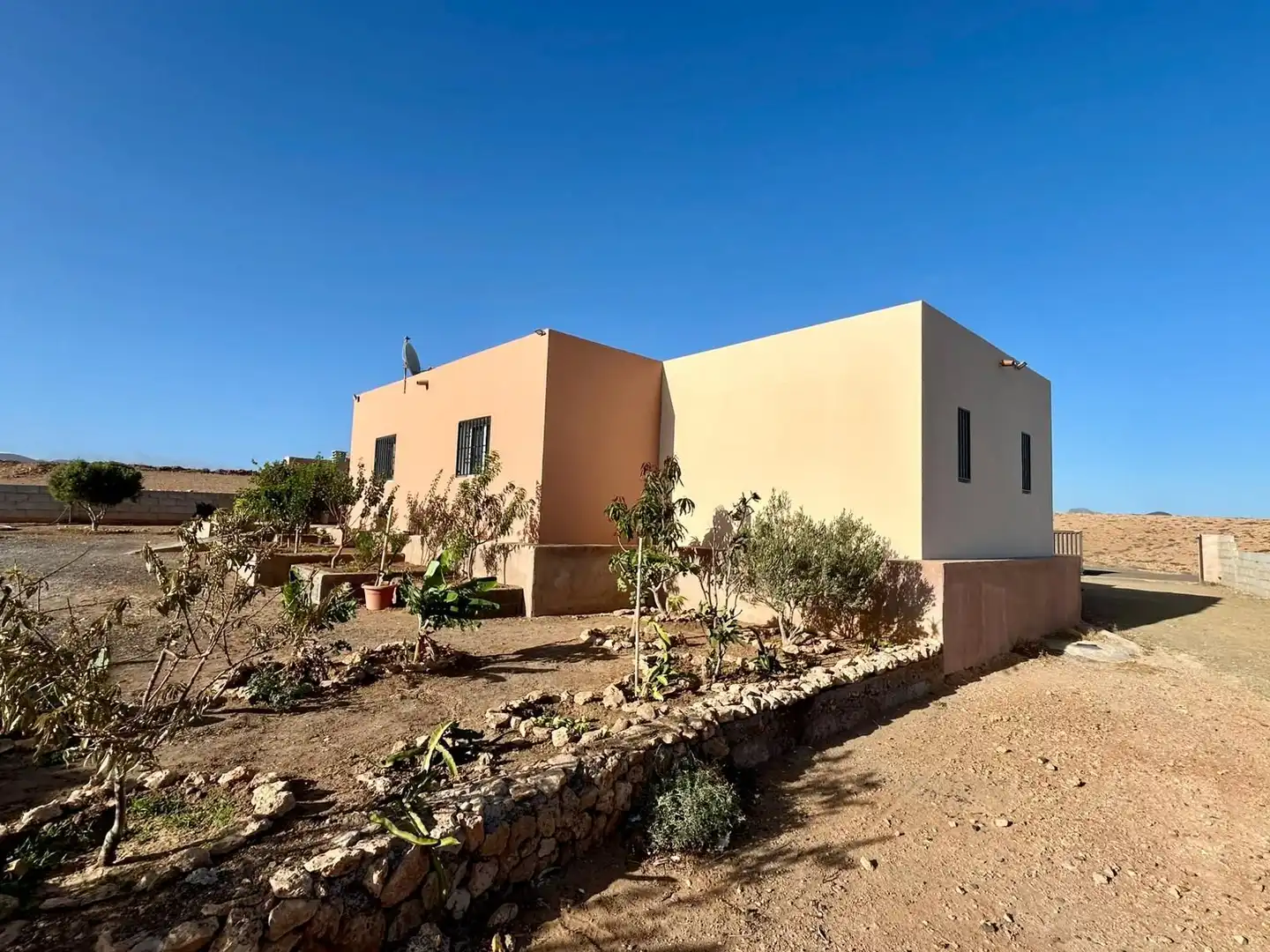 Vista exterior de Casa o xalet en venda en Tuineje amb Jardí privat, Terrassa i Traster