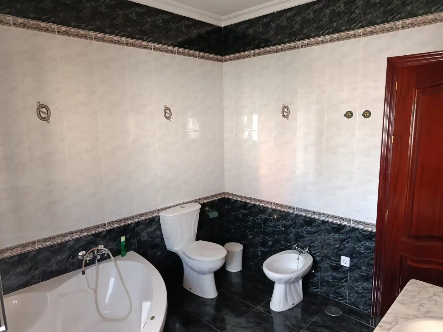 Badezimmer von Wohnung zur Miete in Olivares mit Möbliert