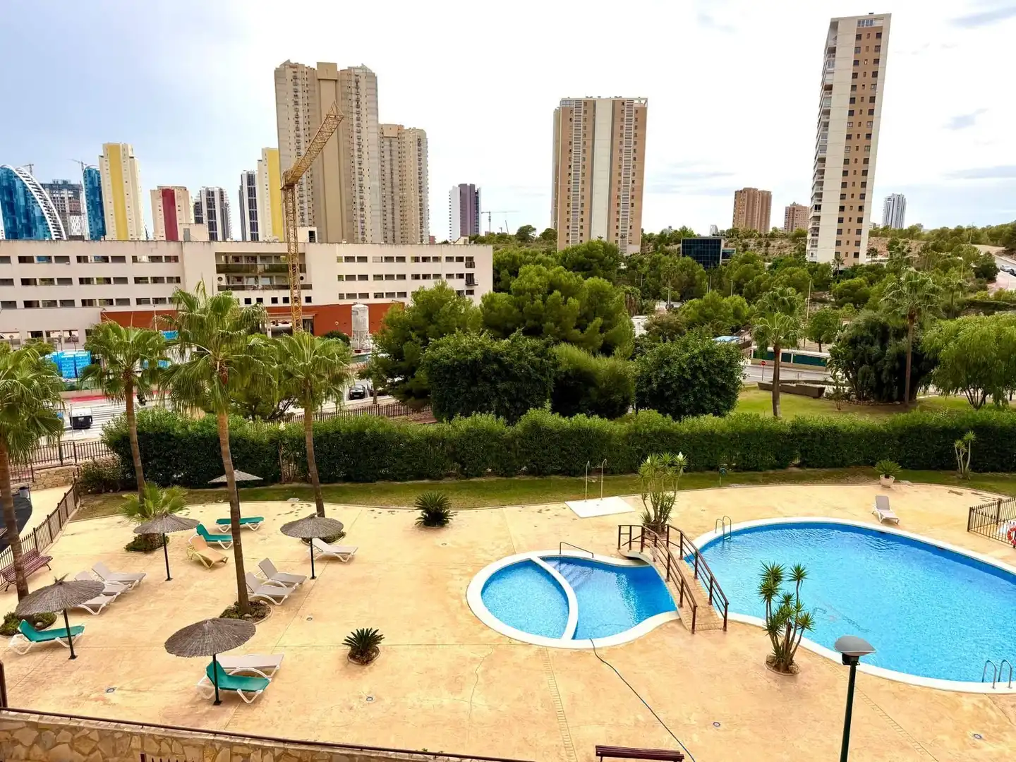 Piscina de Piso en venta en Benidorm con Aire acondicionado y Piscina comunitaria