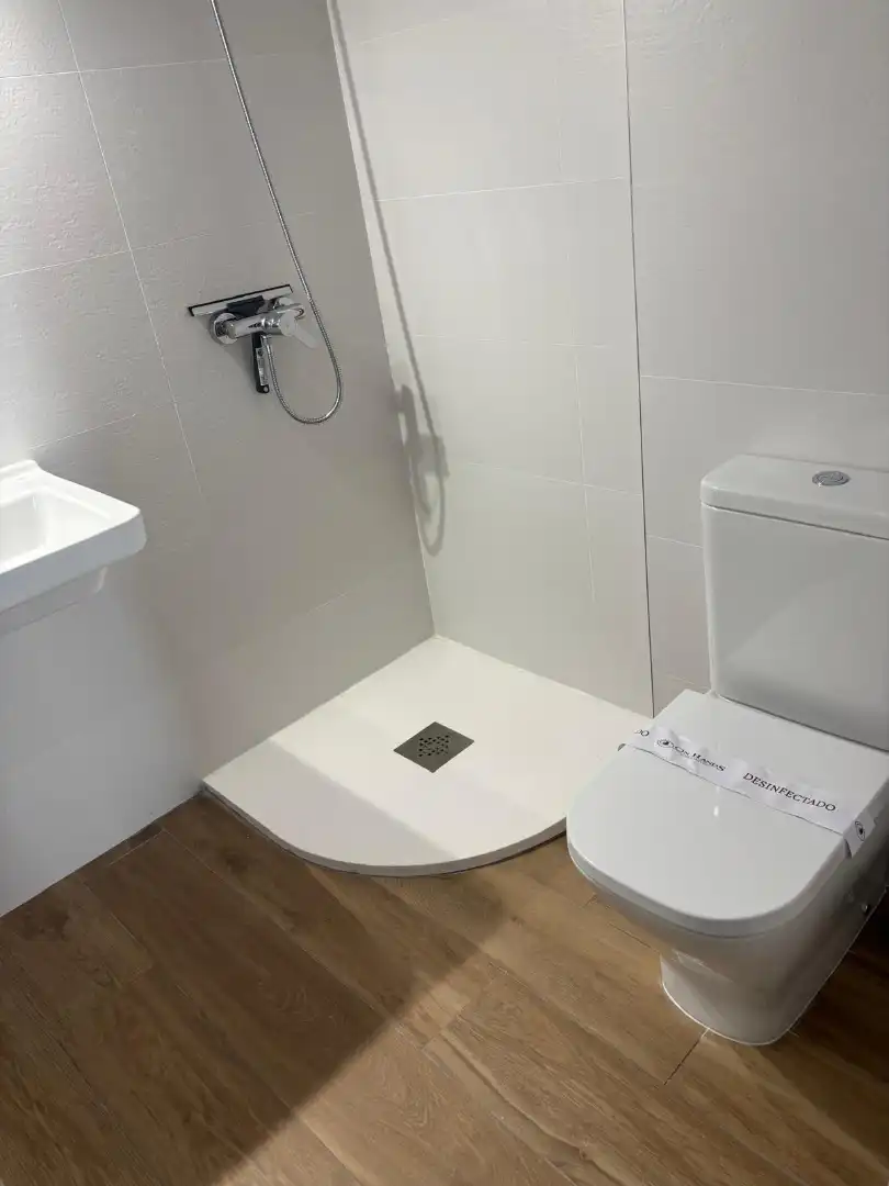 Baño de Piso de alquiler en Quart de Poblet con Aire acondicionado, Calefacción y Trastero
