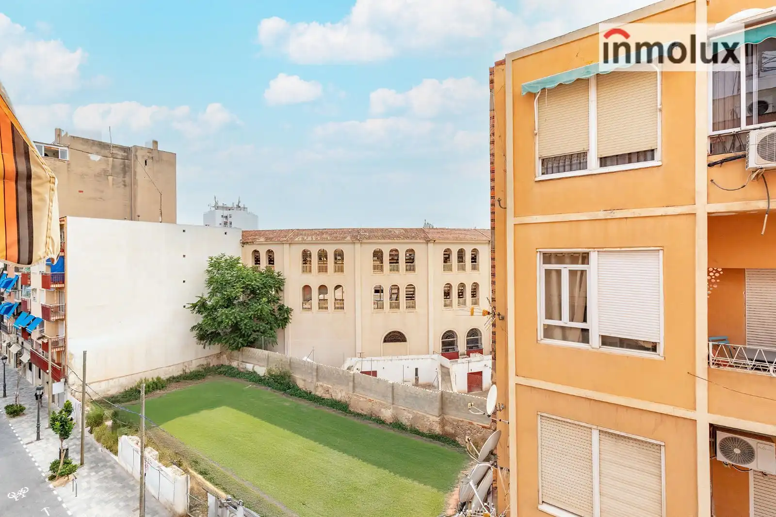 Vista exterior de Piso en venta en Alicante / Alacant con Calefacción, Terraza y Alarma
