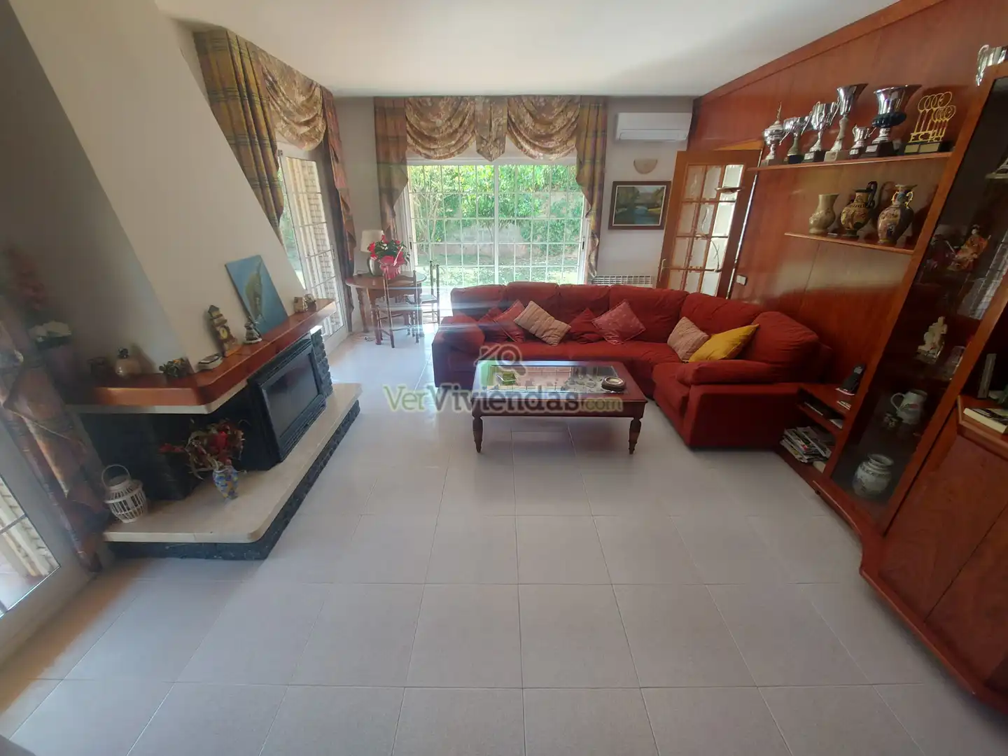 Sala d'estar de Casa o xalet en venda en Torrelles de Llobregat amb Aire condicionat, Calefacció i Jardí privat