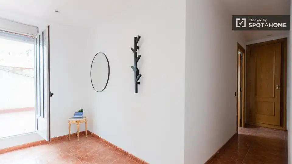 Flat for rent in Valencia  with Air Conditioner, Heating and Furnished