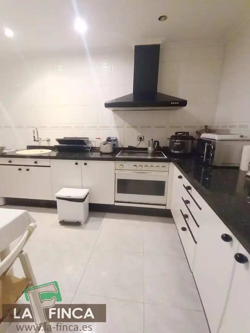 Kitchen of Flat for sale in Oviedo   with Storage room and Furnished