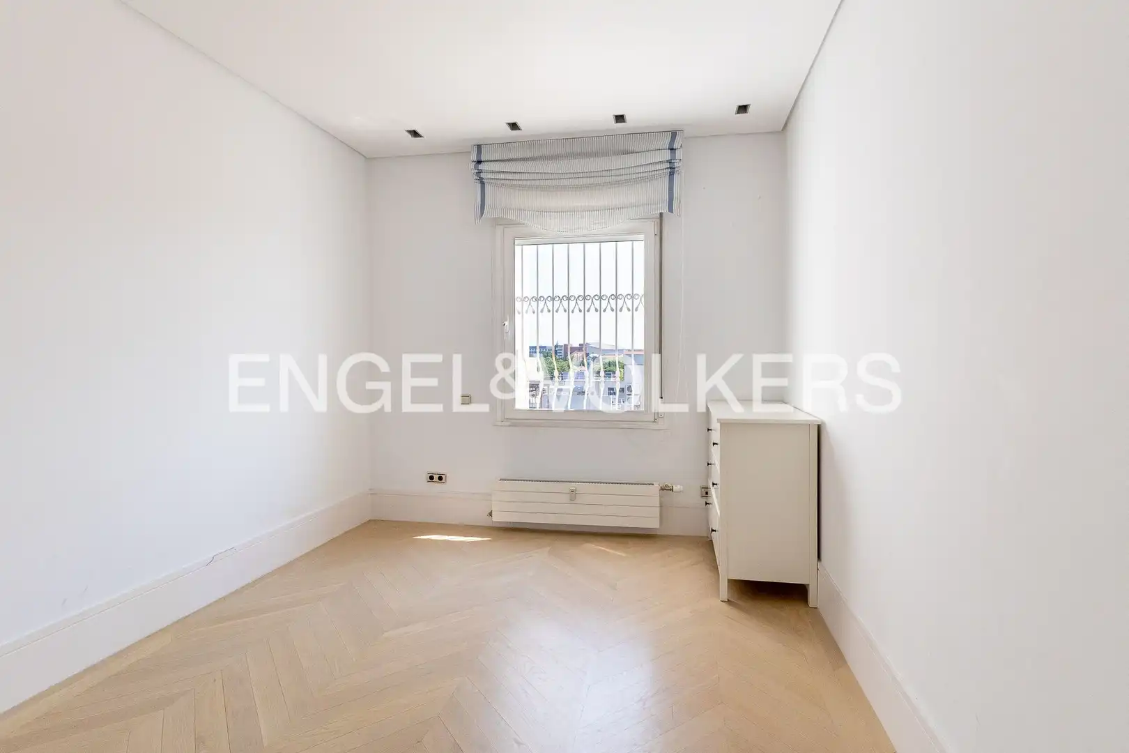 Schlafzimmer von Dachboden zur Miete in Madrid mit Klimaanlage, Heizung und Terrasse