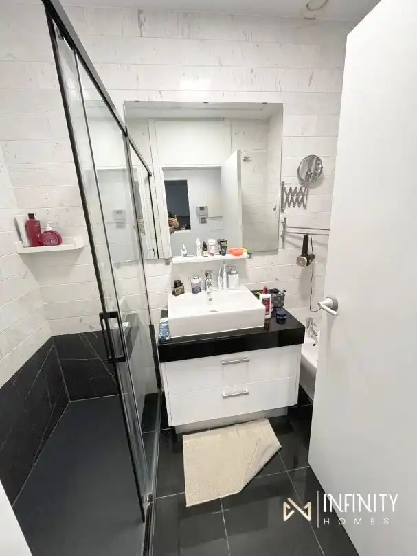Bathroom of Flat for rent in Bilbao   with Air Conditioner, Heating and Terrace