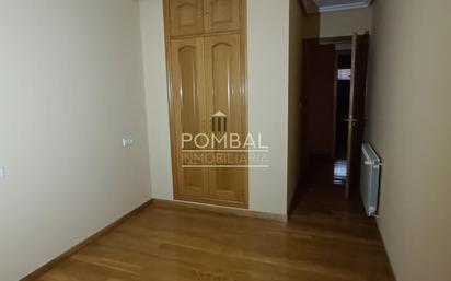 Dormitori de Pis en venda en Ourense Capital  amb Calefacció, Parquet i Moblat